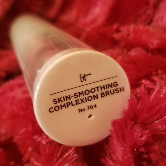 IT COSMETICS HEAVENLY SKIN SKIN-SMOOTHING COMPLEXION BRUSH #704 - Picture 6 of 9